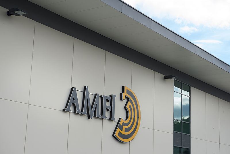 AMFI Ulsteinvik logo på fasade