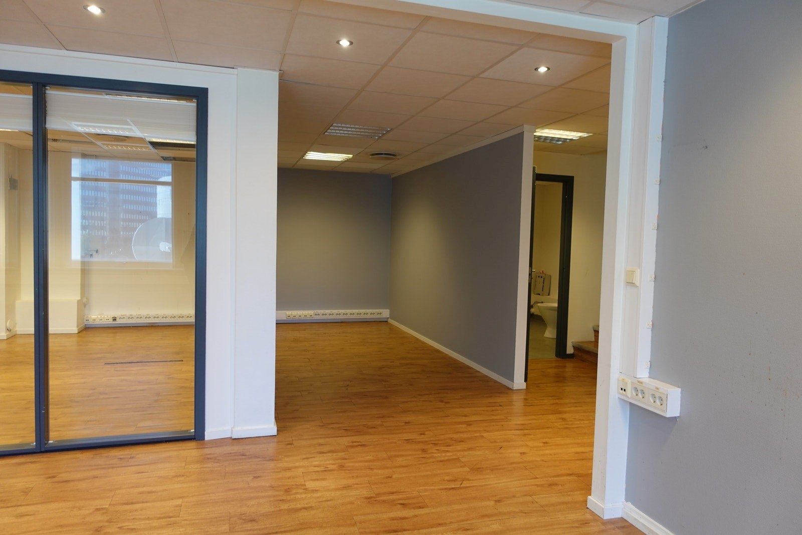 Toaletter innerst i lokalet