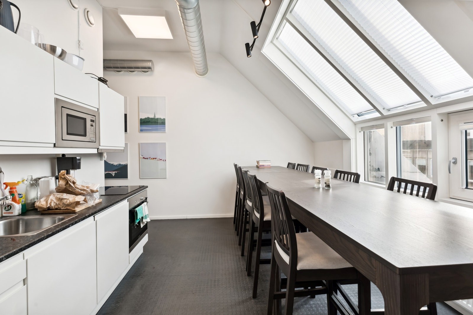 Kjøkken med spiseplass