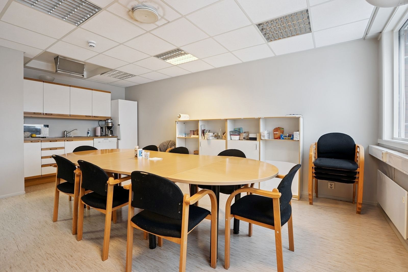 Kjøkken med spiseplass til ansatte