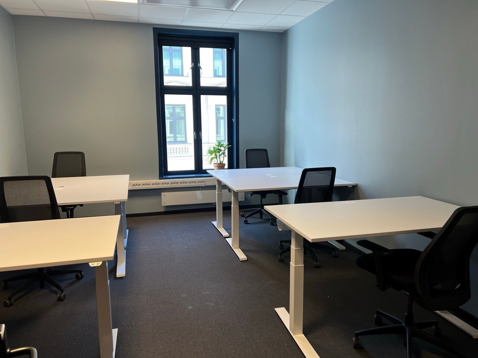 Kontor 306 med 6 kontorplasser. 25,5 kvm kr. 34.000 pr. mnd eks.